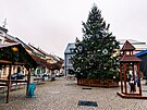 Pohled na �ternbersk� n�m�st� s rozsv�cen�m v�no�n�m stromem