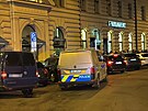 Policie ve stedu veer uzavela okol praskho nmst Mru kvli nlezu dvou...