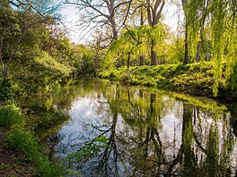 Ve Spojeném království nese �ada �ek toto�ná jména: Avon. Ten název pochází ze...
