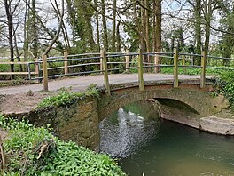 Ke jménu této �eky � Avon � dodávají obyvatelé Gloucestershire smí�liv�...