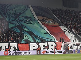 Choreo fanouk Slavie ped zápasem s Anderlechtem.
