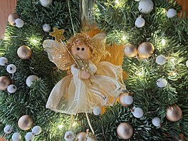 I s tatínkem spole�n� vyrobili hned n�kolik pohádkových adventních v�nc�.
