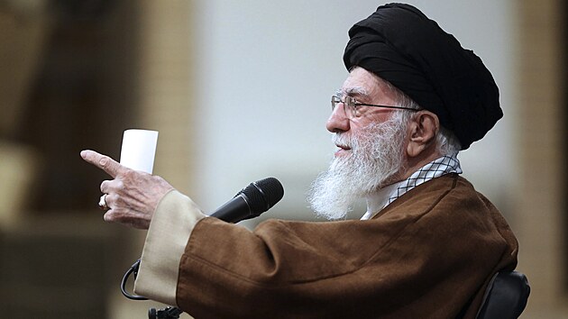 �r�nsk� nejvy��� duchovn� v�dce Al� Chamene�.