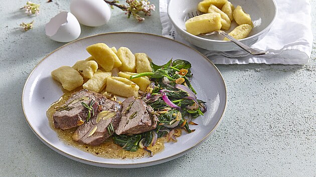 Jehní kýta se penátem a bramborovými noky 