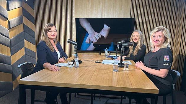 Podcast NA KAFI s Miladou Veselou (�esk� asociace poji��oven) a Zuzanou Pidrmanovou (Policie �R) z preventivn� kampan� Zkratky.