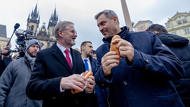 Bavorsk� premi�r Markus S�der na n�v�t�v� �eska. Setkal se s �esk�m premi�rem Petrem Fialou (ODS). Spole�n� nav�t�vili v�no�n� trhy na Starom�stsk�m n�m�st�. (12. prosince 2024)