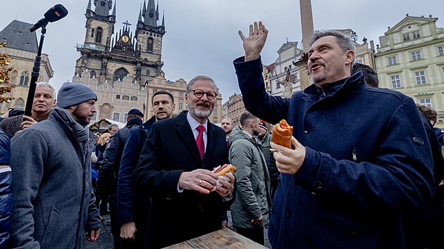 Bavorsk� premi�r Markus S�der na n�v�t�v� �eska. Setkal se s �esk�m premi�rem Petrem Fialou (ODS). Spole�n� nav�t�vili v�no�n� trhy na Starom�stsk�m n�m�st�. (12. prosince 2024)