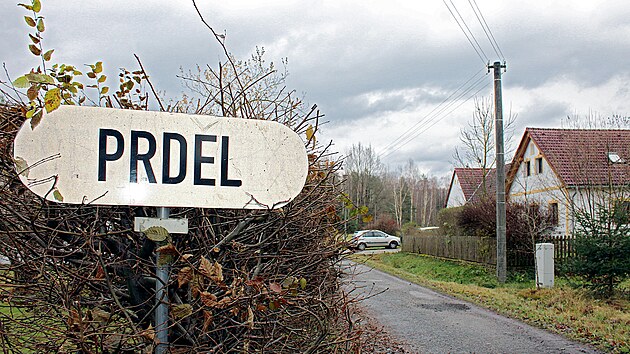 Osada Prdel u Rap�achu m��� jen asi 100 metr� a jsou tam jen asi t�i domy. P�ejdete ji rychle.