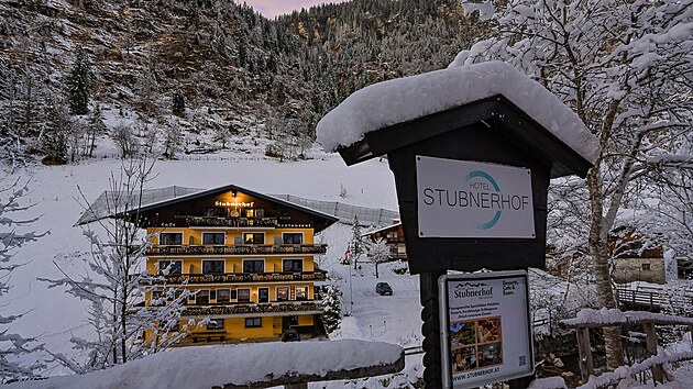 Gastein nab�z� �irokou paletu ubytov�n� � od luxusn�ch l�ze�sk�ch dom� a� po tradi�n� rodinn� hotely. My jsme k�na�� spokojenosti vyu�ili Hotel Stubnerhof s��esk�m person�lem, kter� se nach�z� v�klidn� ��sti Bad Gasteinu.