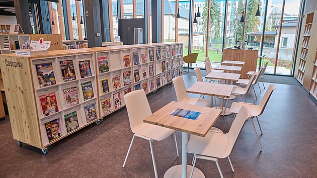 Ronovsk knihovna prola rozshlou rekonstrukc, za kterou si vyslouila titul Stavba roku 2024. Knihovna kombinuje star st s modern pstavbou. Zmnilo se i okol. (listopad 2024)