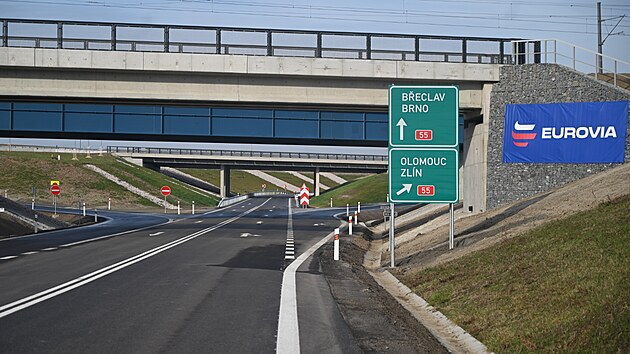 Silnii slavnostn oteveli ti seky dlnice D55 z Babic do Bzence. (19. prosince 2024)