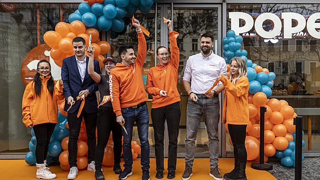 Otev�en� nov� pobo�ky fastfoodu Popeyes na Praze 5  And�l (19. prosince 2024)