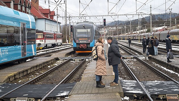 Z Horn Lide na Vsetnsku znovu jezd vlaky do slovenskho Pchova. (prosinec 2024)