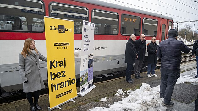 Z Horn Lide na Vsetnsku znovu jezd vlaky do slovenskho Pchova. (prosinec 2024)