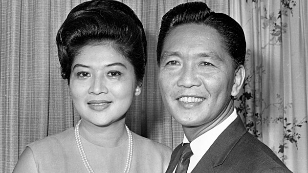 N�kdej�� filip�nsk� prezident Ferdinand Marcos na sn�mku z doby p�ed sv�m...