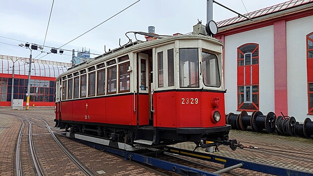 Dopravn� podnik v Liberci zakoupil historickou provozuschopnou tramvaj typu K �. 2329, kter� v minulosti jezdila ve V�dni. Vyroben� byla v roce 1913 ve vag�nce v moravsk� Stud�nce.