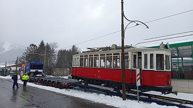 Dopravn� podnik v Liberci zakoupil historickou provozuschopnou tramvaj typu K �. 2329, kter� v minulosti jezdila ve V�dni. Vyroben� byla v roce 1913 ve vag�nce v moravsk� Stud�nce.