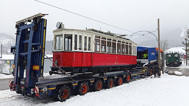 Dopravn� podnik v Liberci zakoupil historickou provozuschopnou tramvaj typu K �. 2329, kter� v minulosti jezdila ve V�dni. Vyroben� byla v roce 1913 ve vag�nce v moravsk� Stud�nce.