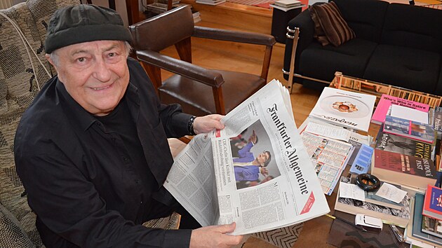 Ivan Steiger je legend�rn�m autorem politick�ch karikatur. Ty vych�zely po t�m�� �ty�icet let na prvn� stran� presti�n�ho n�meck�ho den�ku Frankfurter Allgemeine Zeitung. Steigerovi tam noviny otiskly t�m�� deset tis�c kreseb.