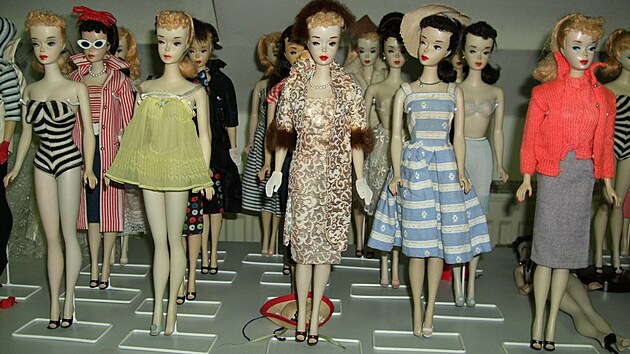 Jedna z�instalac� panenek Barbie v�Muzeu hra�ek na Pra�sk�m hrad� v�Praze. Muzeum v�ak bohu�el nep�e�ilo covidov� z�kazy.
   
