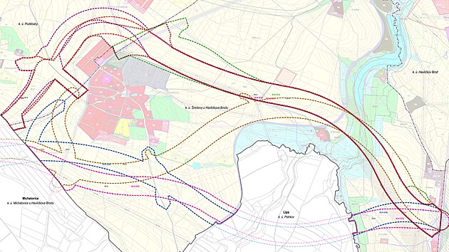 Nkres vech variant mon trasy jihozpadnho obchvatu Havlkova Brodu. Varianty 1, 2 a 3 jdou severn od molov katastrem Havlkova Brodu. Varianty 4 a 5 vedou jin od osady, prochz ale katastrem Petrkova. Varianta 6 vede od molov jin, pak se ale obloukem napojuje na varianty 1, 2 a 3.