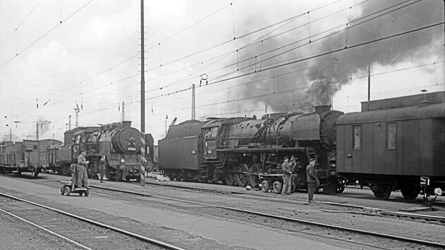 Lokomotivy 534.0134 a 556.0147 ve stanici Jihlava (25. �ervence 1968)