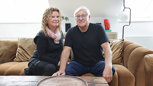 Se svou �enou Marcelou na�li vytou�en� klid i vzruch v podkrovn�m byt� na pra�sk�ch Vinohradech.