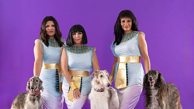 Ilona Cs�kov�, B�ra Basikov� a Monika Absolonov� v kalend��i Prost� srdcem 2025