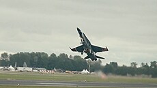 Letou McDonnell Douglas CF-18 Hornet Královského kanadského letectva startuje k...