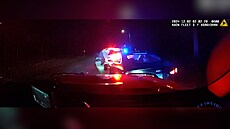 Policisté z Illinois zachránili thotnou enu v jedoucím aut