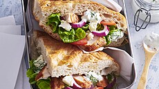 Pln�n� pita chl�b s orient�ln� ku�ec� sm�s�