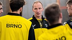 Michal Hrazdira (�elem) p�i zápase brn�nských volejbalist�.