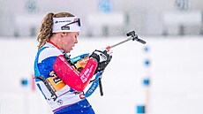 Kristýna Otcovská dobíjí b�hem �tafetového závodu �en v Hochfilzenu.