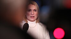 Ministryn� obrany Jana �ernochová p�edstavuje bilan�ní zprávu po t�ech letech...