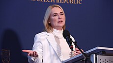 Ministryn� obrany Jana �ernochová p�edstavuje bilan�ní zprávu po t�ech letech...