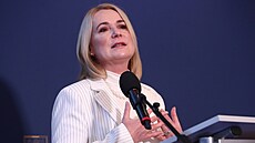 Ministryn obrany Jana ernochová pedstavuje bilanní zprávu po tech letech...