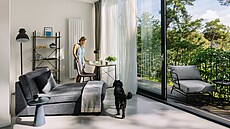 Posuvné okno v obývacím pokoji je spojené s terasou a rámuje úchvatný obraz,...