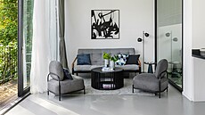 Na rozkládací pohovce Karup Poetry z Bonami v obývacím pokoji lze i p�espat....