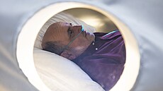 Redaktor Ivan Brezina vyzkouel na Berounce nedaleko Prahy pelomovou lébu...