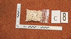 Kriminalisté zadr�eli drogy a peníze gangu, který p�sobil na Olomoucku a...