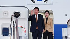 Jihokorejský prezident Jun Sok-jol v doprovodu man�elky Kim Keon-hee v Praze....