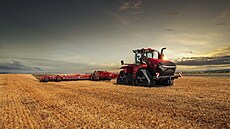 Traktor Quadtrac 715 ze stáje CASE IH
