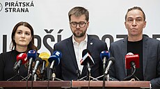 Piráti na tiskové konferenci, na ní se vyjádili proti esko-vatikánské smlouv