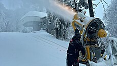 Naplno jedou sn�ná d�la také na svazích Bukové hory u �ervené Vody.