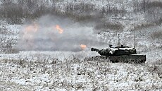 �eská armáda cvi�í poprvé s novými tanky Leopard 2A4v Doupovských horách. (10....
