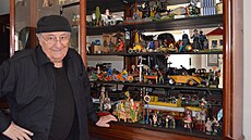 Ve svém byt� má Ivan Steiger hra�ky v�ude, kam se jen vejdou. 