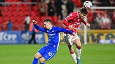 Hlavi�kový souboj v utkání mezi Pardubicemi a Libercem.