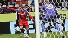 Plze�ský zálo�ník Jan Kopic se chystá ke st�ele.