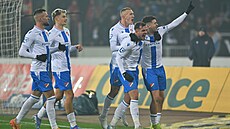 Fotbalisté Baníku se radují z prom�n�né penalty v utkání proti Slovácku.