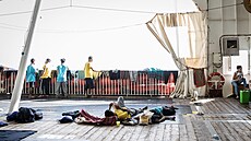 Paluba záchranáské lodi Geo Barents bhem horkého léta (6. srpna 2024)